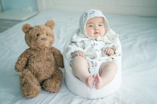 东方宝宝吃不饱母乳的症状